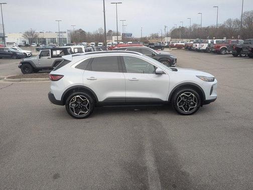 2026 Ford Escape Platinum
