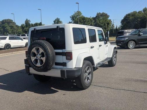 Bright White Clearcoat 2017 Jeep Wrangler Unlimited Sahara