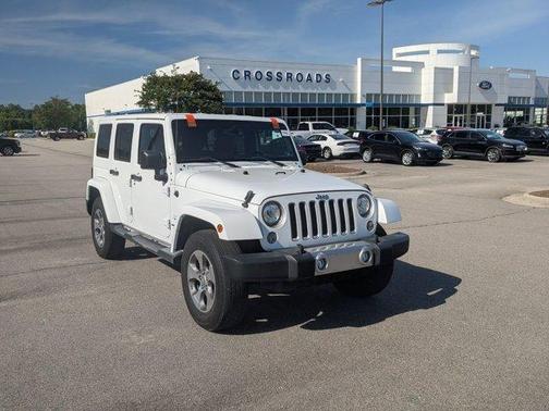 Bright White Clearcoat 2017 Jeep Wrangler Unlimited Sahara