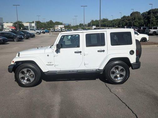 Bright White Clearcoat 2017 Jeep Wrangler Unlimited Sahara