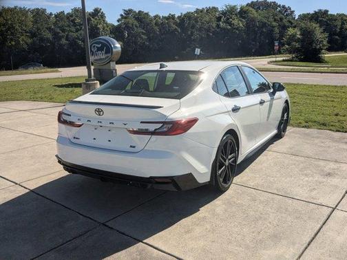 Ice 2026 Toyota Camry SE