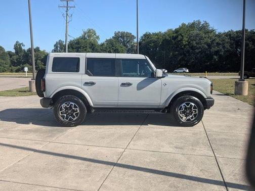 Avalanche 2026 Ford Bronco Outer Banks