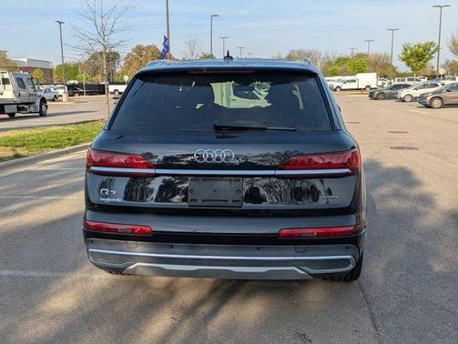 Orca Black Metallic 2021 Audi Q7 45 Premium Plus