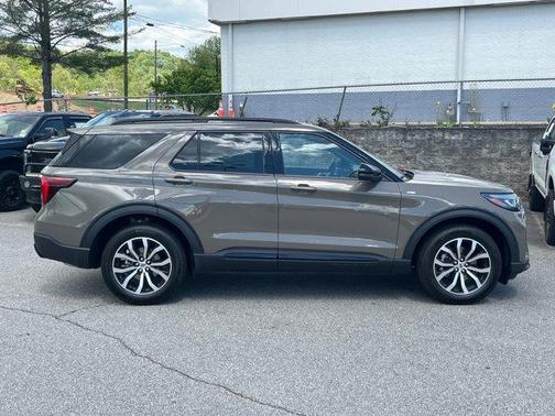 Gray 2026 Ford Explorer ST-Line