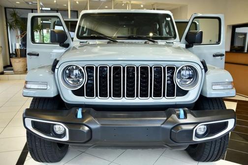 Earl Clearcoat 2024 Jeep Wrangler 4xe Sahara