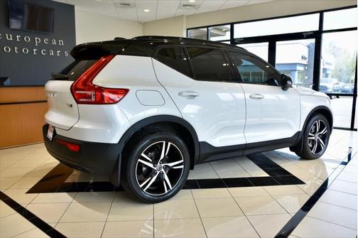 2022 Volvo XC40 T5 R-Design