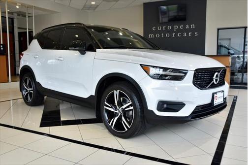 2022 Volvo XC40 T5 R-Design