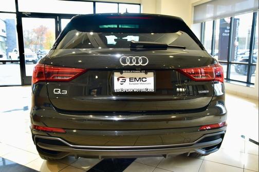 2024 Audi Q3 Premium 45 TFSI S line quattro Tiptronic