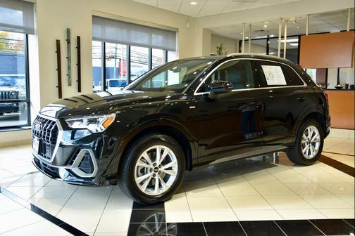 2024 Audi Q3 Premium 45 TFSI S line quattro Tiptronic