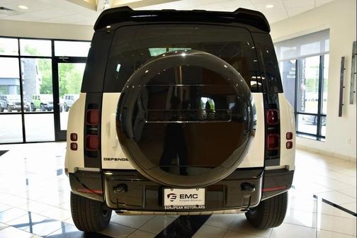Fuji White 2024 Land Rover Defender X-Dynamic SE