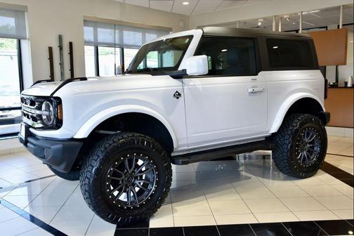Oxford White 2023 Ford Bronco Outer Banks