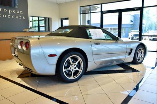 2000 Chevrolet Corvette Base