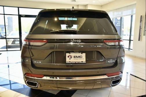Baltic Gray Metallic Clearcoat 2023 Jeep Grand Cherokee Overland