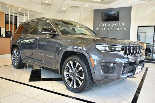 Baltic Gray Metallic Clearcoat 2023 Jeep Grand Cherokee Overland