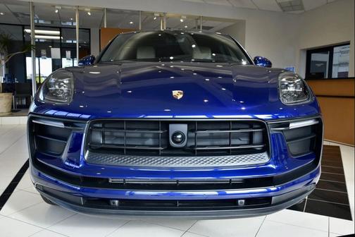 2023 Porsche Macan Base