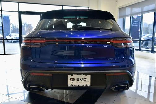 2023 Porsche Macan Base