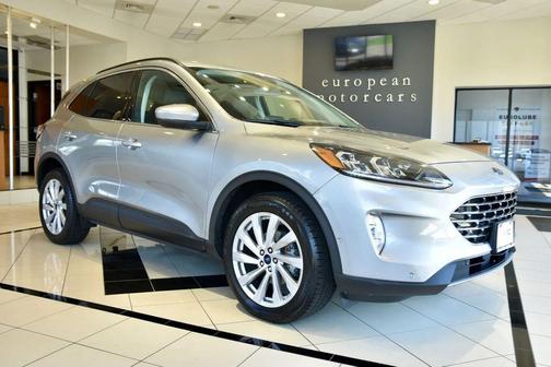 Iconic Silver Metallic 2022 Ford Escape Titanium