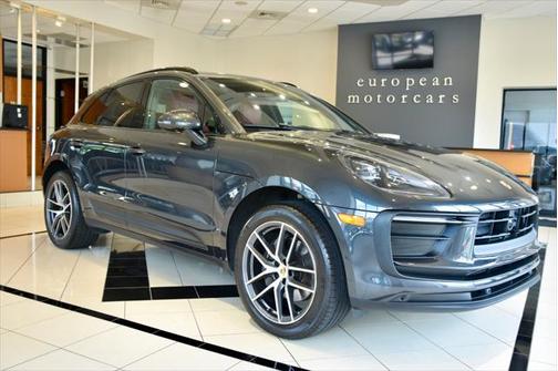 2022 Porsche Macan Base