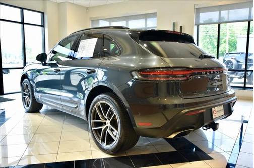 2022 Porsche Macan Base