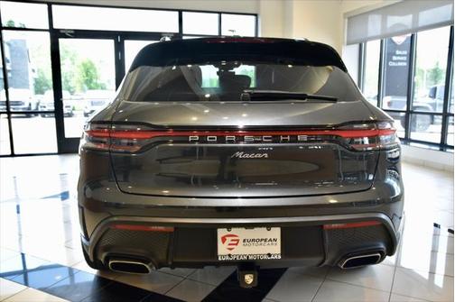 2022 Porsche Macan Base