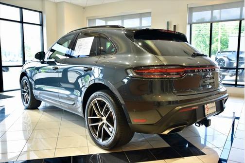 2022 Porsche Macan Base