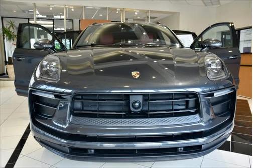 2022 Porsche Macan Base