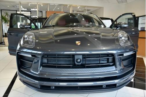 2022 Porsche Macan Base
