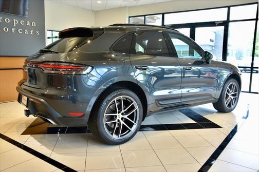 2022 Porsche Macan Base