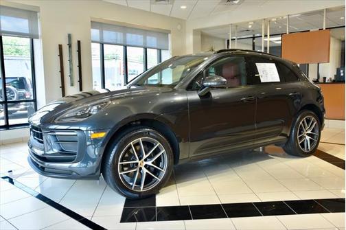 2022 Porsche Macan Base