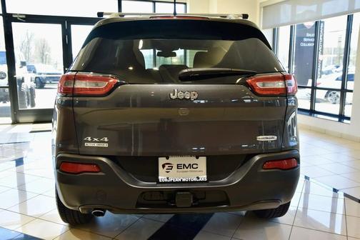 Granite Crystal Metallic Clearcoat 2015 Jeep Cherokee Latitude