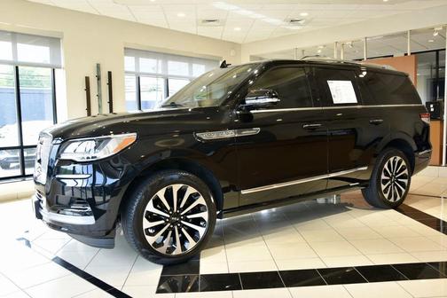 Infinite Black Metallic Clearcoat 2023 Lincoln Navigator Reserve