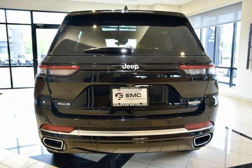 Diamond Black Crystal Pearlcoat 2025 Jeep Grand Cherokee Summit