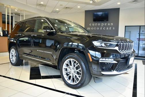 Diamond Black Crystal Pearlcoat 2025 Jeep Grand Cherokee Summit
