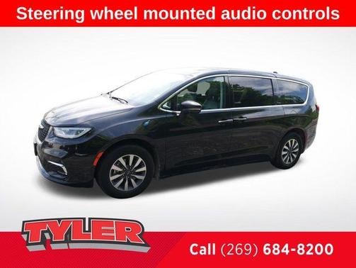 2023 Chrysler Pacifica Hybrid Touring L