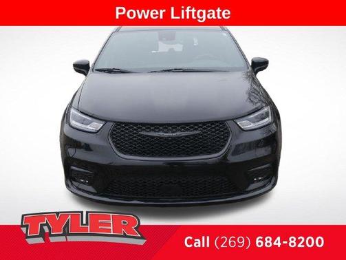 Diamond Black 2025 Chrysler Pacifica Limited