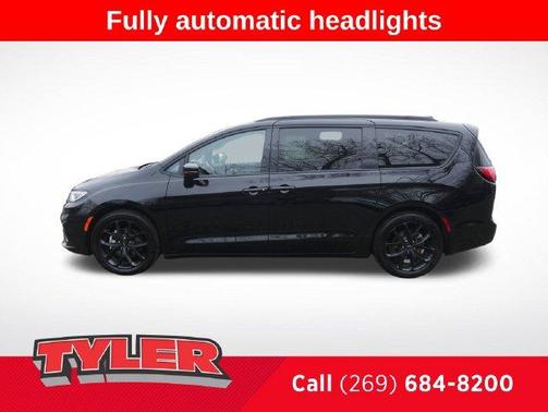 Diamond Black 2025 Chrysler Pacifica Limited