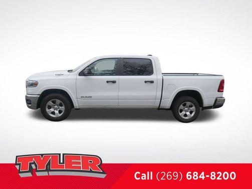 Bright White Clearcoat 2025 RAM 1500 Big Horn/Lone Star