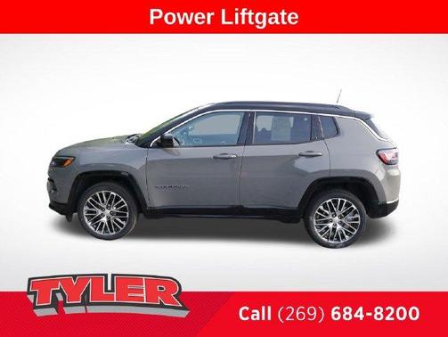 Sting Gray Clearcoat 2022 Jeep Compass Limited