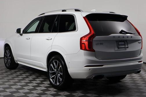 Ice White 2017 Volvo XC90 T6 Momentum