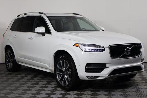Ice White 2017 Volvo XC90 T6 Momentum