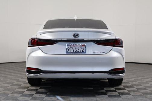 2025 Lexus ES 300h Premium