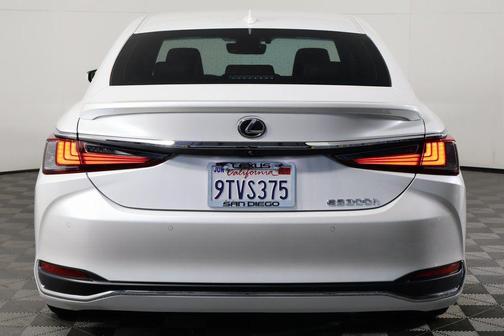 2025 Lexus ES 300h Base