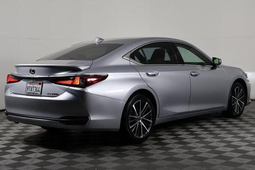 2025 Lexus ES 300h Base