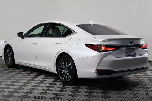 2025 Lexus ES 300h Premium