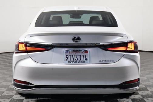 2025 Lexus ES 300h Premium