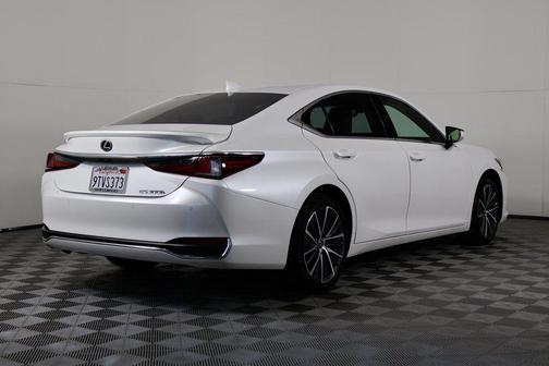 2025 Lexus ES 300h Premium