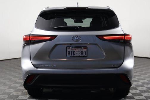 Celestial Silver Metallic 2021 Toyota Highlander XLE