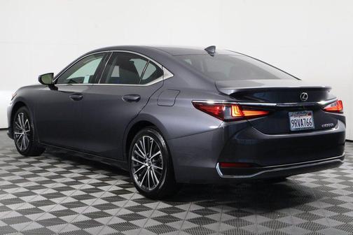 2025 Lexus ES 300h Premium