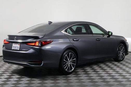 2025 Lexus ES 300h Premium