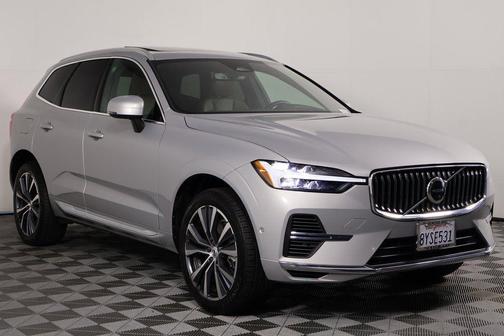 2022 Volvo XC60 Recharge Plug-In Hybrid T8 Inscription Expression